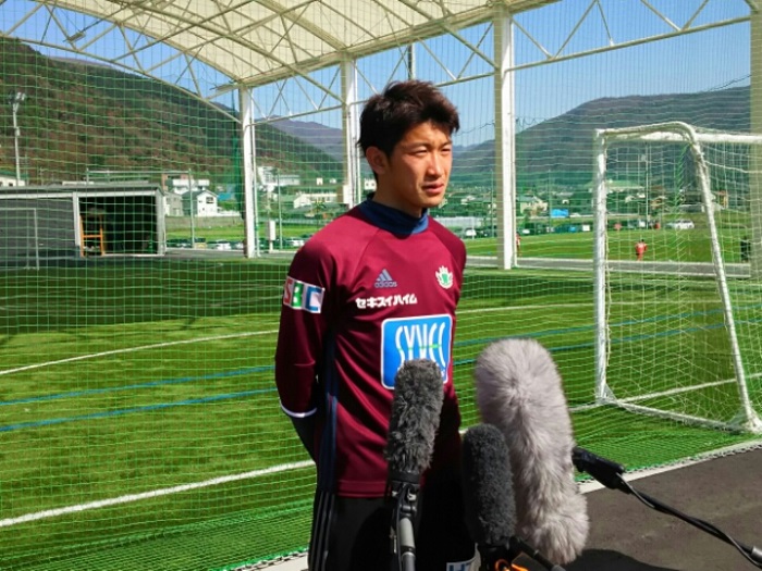 松本所属の熊本県出身選手2名が取材対応。「自分のプレーで少しでも元気を出してもらえれば」（山本大貴）