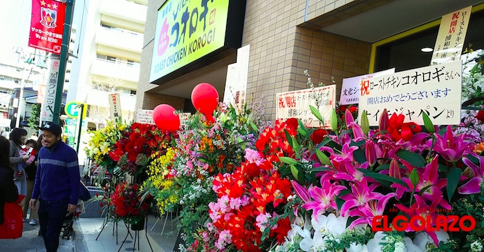 興梠慎三の実家の店『ローストチキンコオロギ浦和店』がオープン。興梠自ら店頭に立ち、あらためて浦和で引退宣言