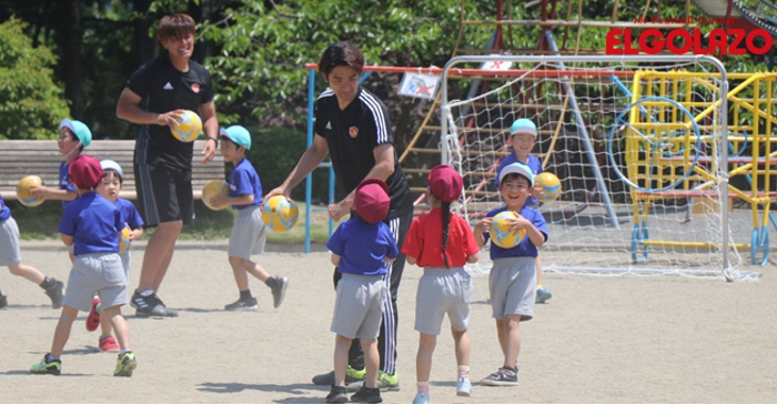 仙台が幼稚園キッズサッカーキャラバンを実施。元選手の平瀬智行クラブコーディネーターらが参加