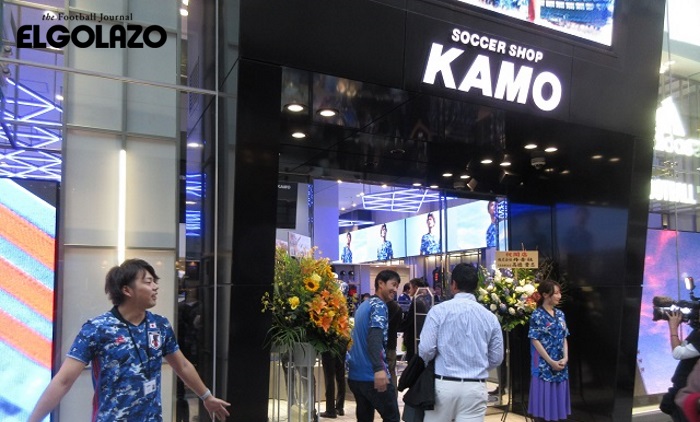サッカーショップKAMO梅田店1Fが改装リニューアル! 名波浩氏と中田浩二氏がトークショーを開催