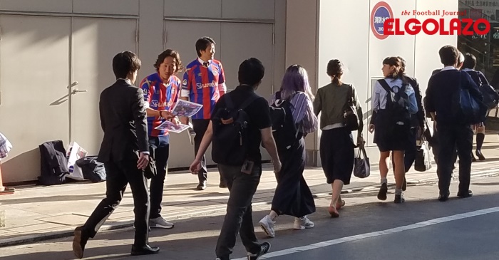 FC東京の石川直宏が吉祥寺駅前でのチラシ配布に参加。「朝からみなさんのパワーをいただきました!」
