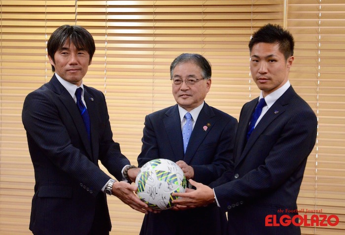 町田の相馬直樹監督らが石阪市長を表敬訪問。歓談ではスタジアム改修の話題も
