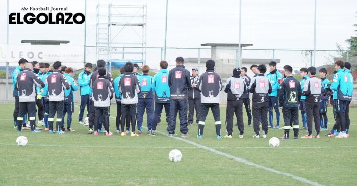 横浜FCが全体練習を打ち上げ。来季のテーマは選手たちの自主性