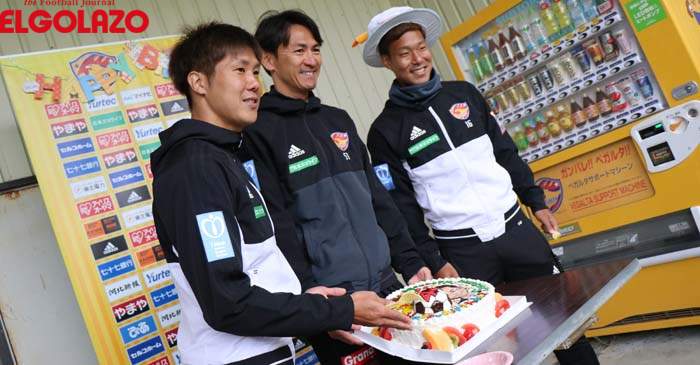 ルヴァンカップ準決勝・川崎F戦の第2戦を前に、仙台・渡邉晋監督の誕生日を報道陣プラス二人で前祝い